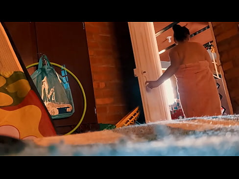 ❤️ 我的叔叔跟着我进了浴室，他在我洗澡的时候干了我。 ️❌ Super sex