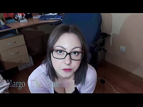 ❤️ 性感的眼镜女孩在镜头前深深地吸吮假阳具 ️❌ Super sex