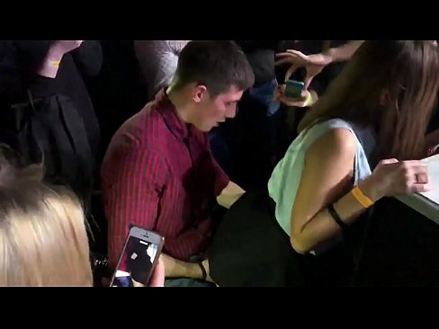 ❤️ 俄罗斯夜总会里的真实性爱 18岁的俄罗斯女孩在夜总会的肛门和阴道性交 ️❌ Super sex